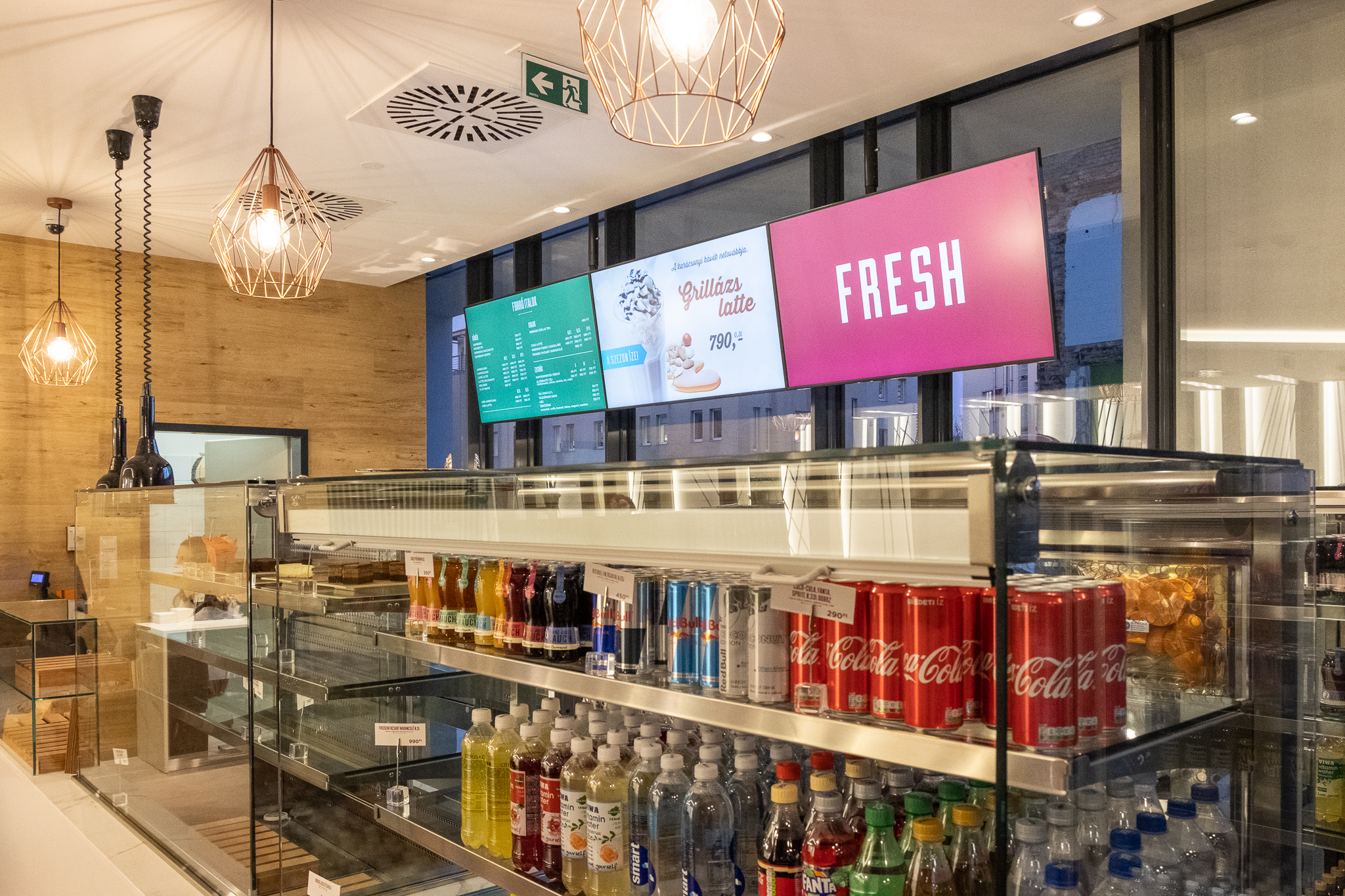 Okos monitorok a Delirest üzleteiben