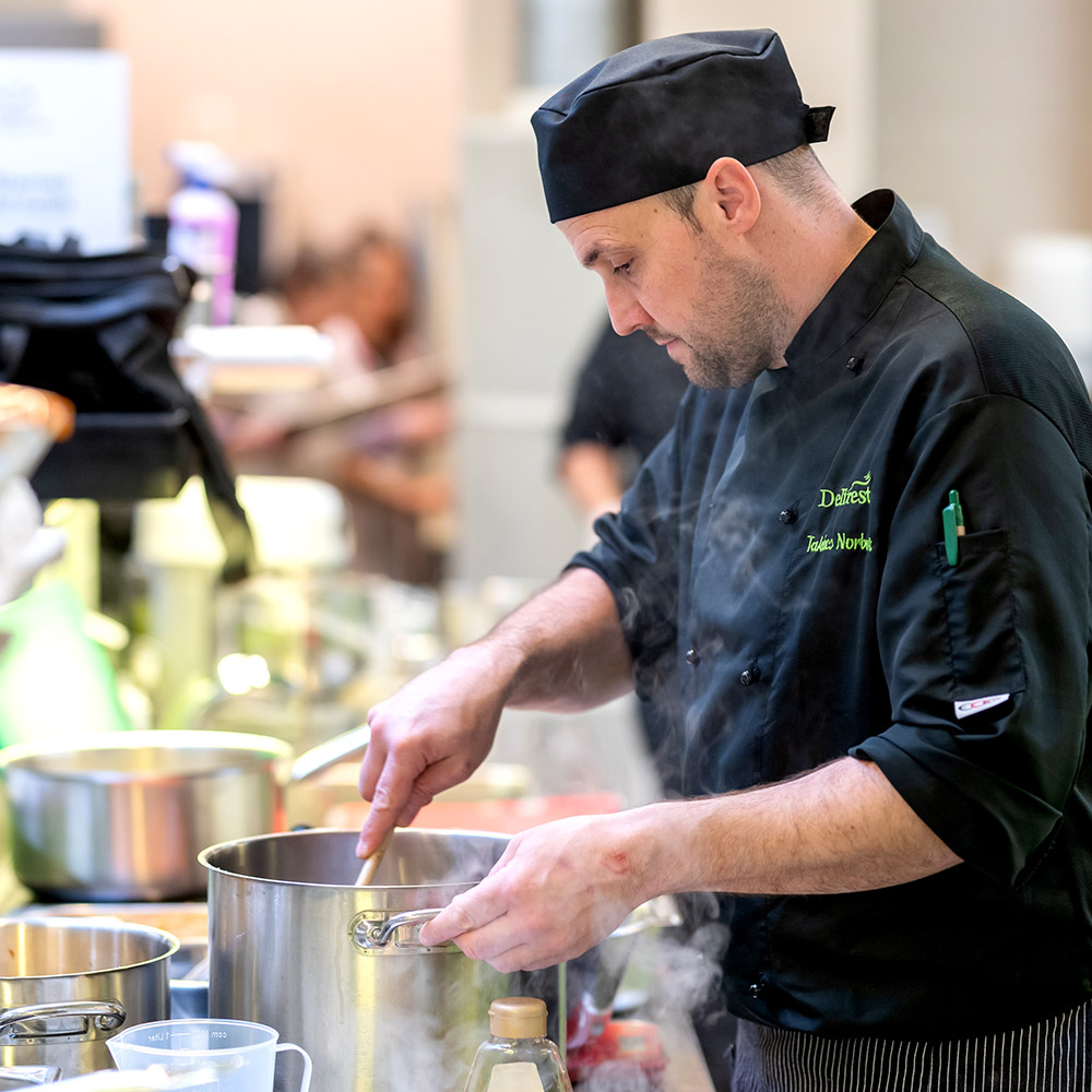 A Delirest megfelelő szakértelemmel rendelkezik a munkavállalók biztonságos étkeztetéséhez